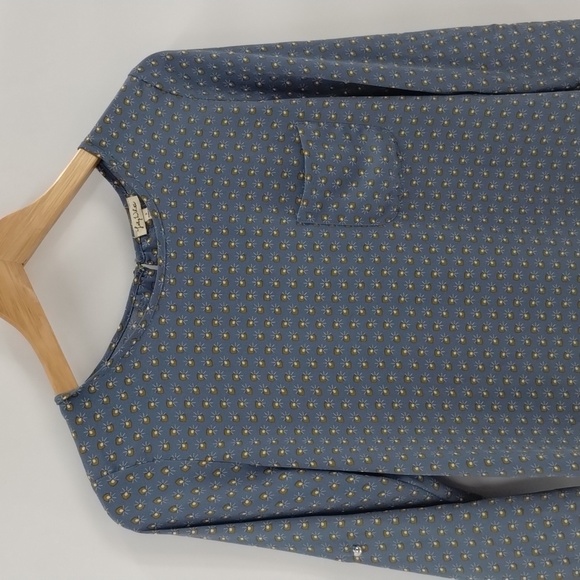 Lily White blue with gold print size small blouse front pocket flowy 3 quarter - Picture 2 of 8